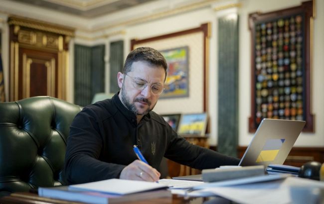 Zelenskyy signs decree on Crimean Tatar rights and Mejlis status