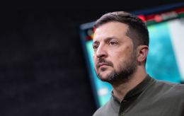 Zelenskyy heads to Trump for talks on ending war