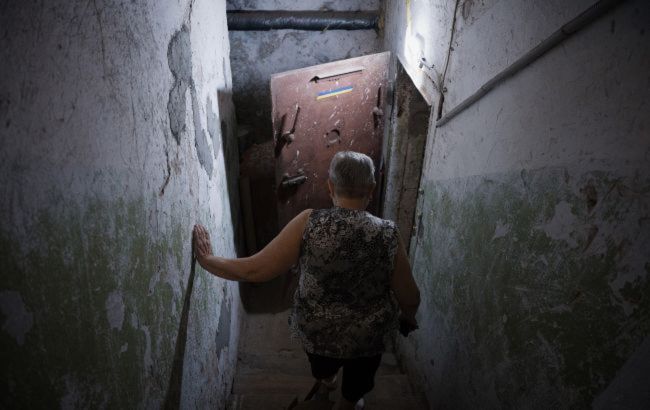 Powerful explosions heard in Kyiv amid missile threat