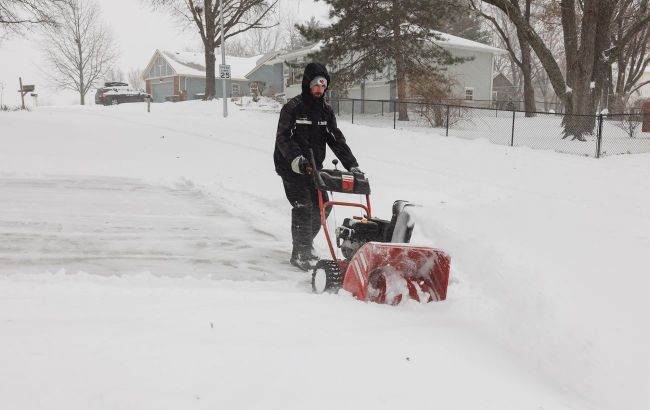 US winter storm sweeps country, forcing thousands of flight cancellations