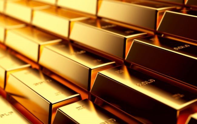Kremlin turns to gold reserves as war costs rise and revenues fall