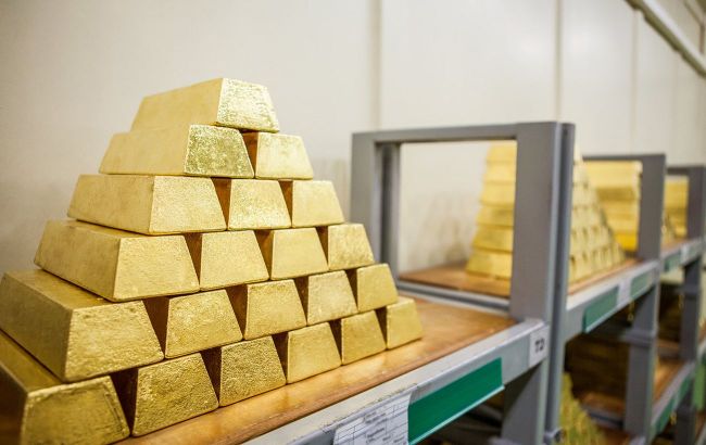 Gold prices hit record highs amid US government shutdown