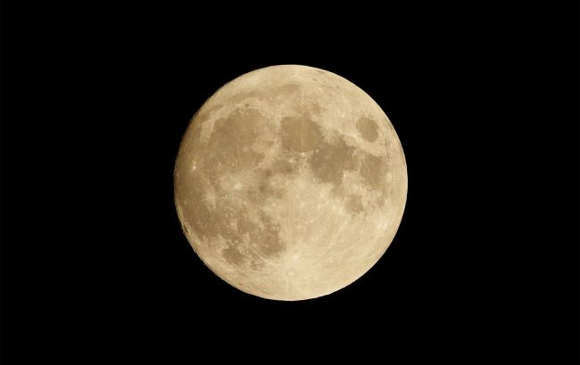 Aquarius Full Moon will bring romance and financial success to these lucky zodiacs