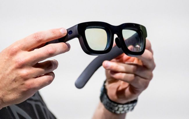 Is Apple lagging behind? Why they haven't released augmented reality glasses yet