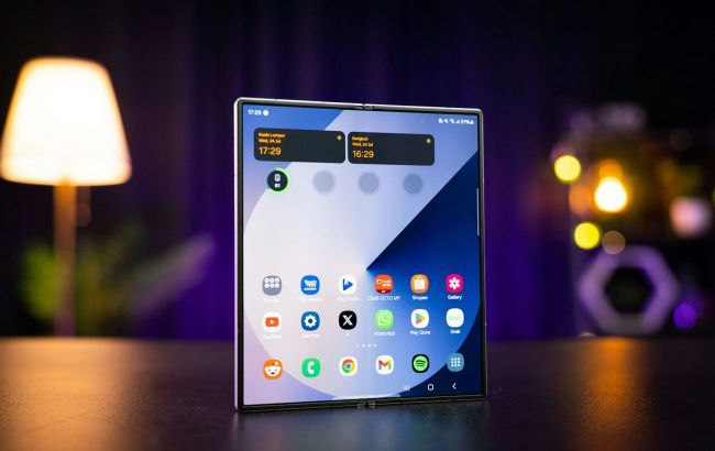 Foldable battle: Samsung responds to iPhone Fold with new device