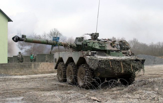 Ukraine receives 40 French armored vehicles AMX-10RC