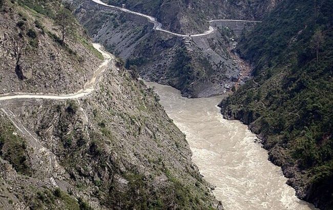 India stops water flow through dam on Pakistan border