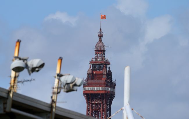 Fire at Blackpool Tower - Just flapping orange netting