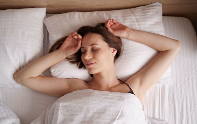 How to minimize appearance of wrinkles while sleeping