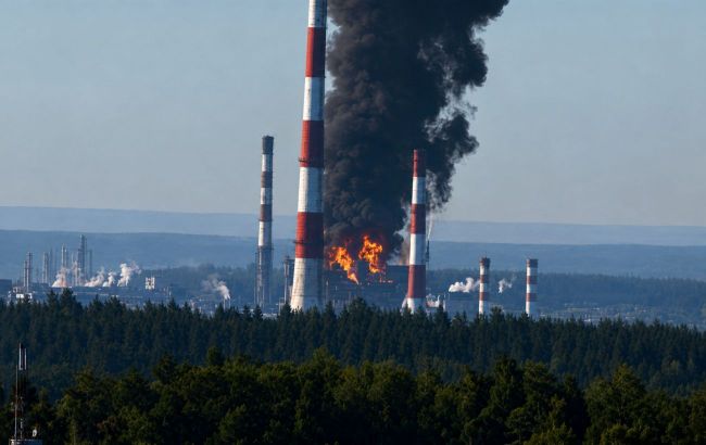 Ukraine's strikes send Russian oil refining to its lowest level in 21 years