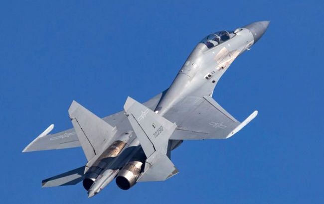 Chinese and U.S. military aircraft nearly collide over South China Sea