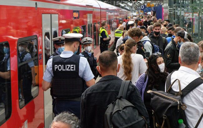 Germany train derails in violent storm, leaving 3 dead and 34 injured