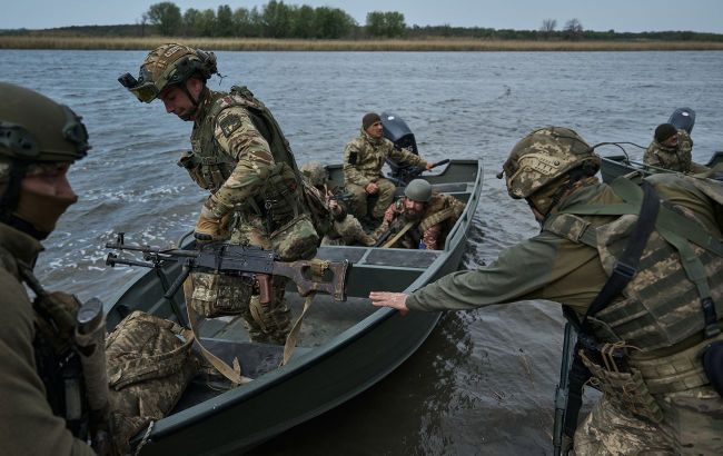 Ukraine's intelligence service and border guards conduct raid along Crimean coast