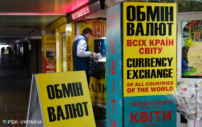 Dollar falls below 38 hryvnias: Exchange offices rates