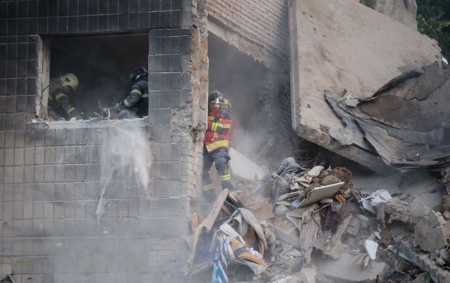 After deadly Russian strike in Kyiv, rescuers still pulling bodies from rubble of destroyed building