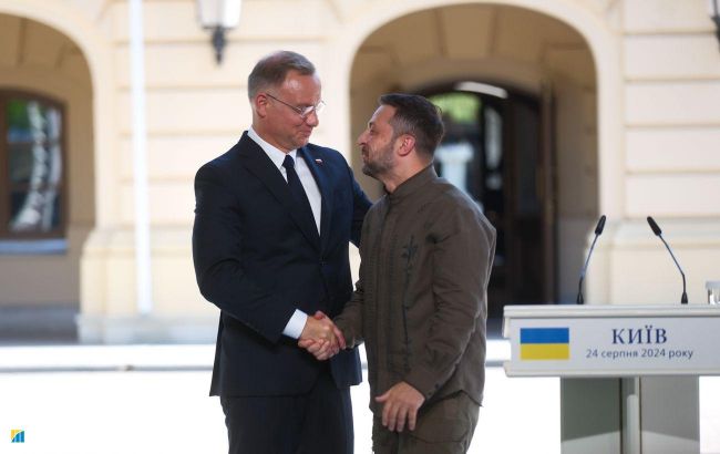 Duda jokes about asking Ukraine not to finish off retreating Russian army, Zelenskyy says 'line may be busy'