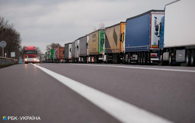 Three Ukrainian drivers get hit at Poland-Ukraine border: Details revealed