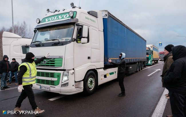Polish carriers block Ukraine border crossing again