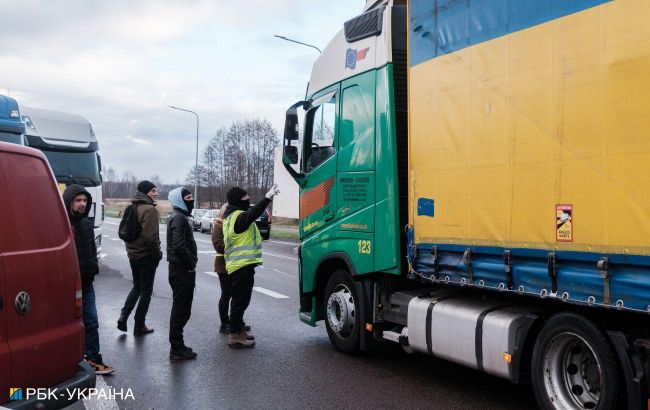 Ukrainian border blockade: Unfolding situation in Poland, Slovakia, and Hungary