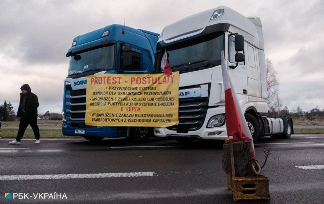 Experts explain reasons behind Poland-Ukraine border blockade, Russian hand not excluded