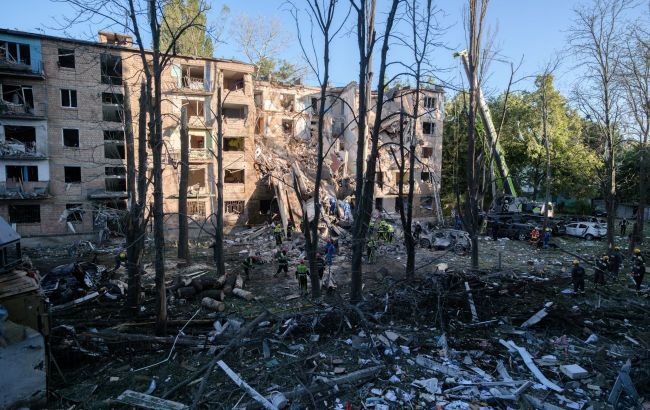 Russian missile pierces house down to the basement in Kyiv
