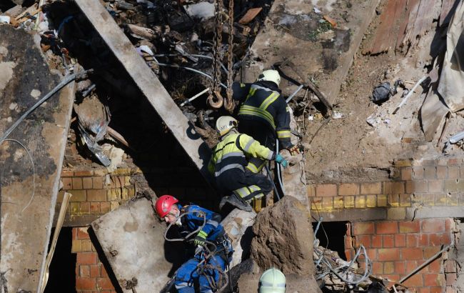 Russian attack on Kyiv and region kills at least 6 people