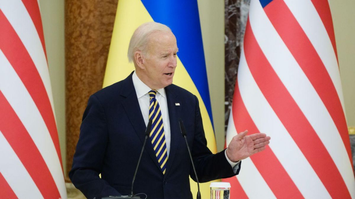 Biden makes statement on Ukraine's path to NATO