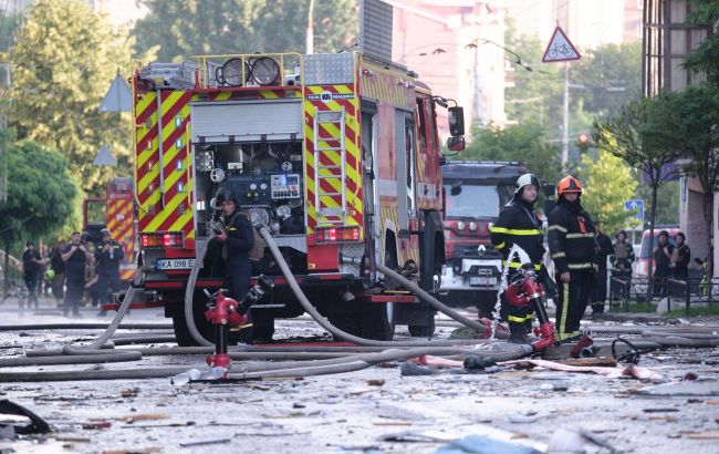 Inside Russian attack on Kyiv: Fires and destruction hit six districts