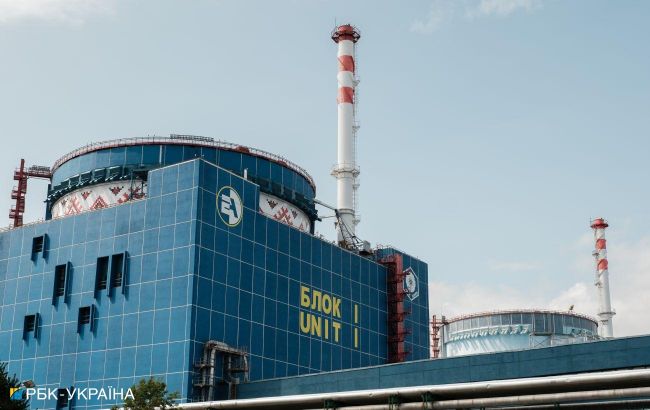 Russia targets Khmelnytskyi nuclear power plant, power outages reported