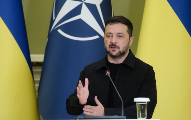 Zelenskyy reveals plans for F-16s and security guarantees