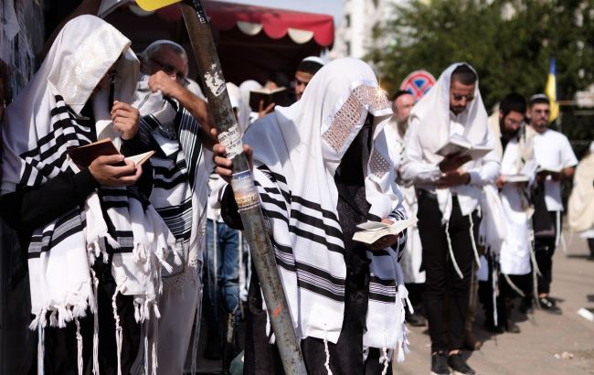 Rosh Hashanah in Uman: Why small Ukrainian city draws thousands of pilgrims