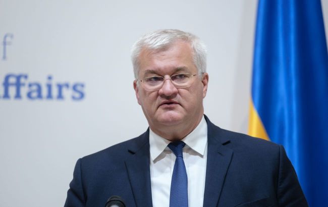 Ukraine's Foreign Minister holds first meeting with Hungary's new counterpart