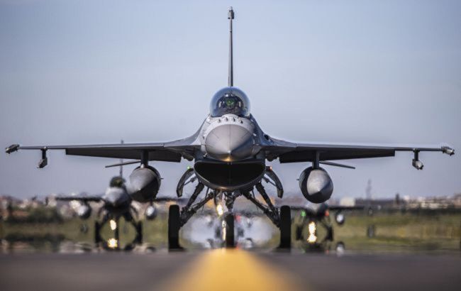 US scrambles F-16: fighter jet intercepts aircraft near Trump's golf club