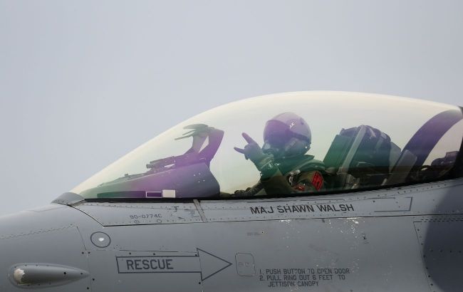 First group of Ukrainian pilots selected for F-16 training - Politico