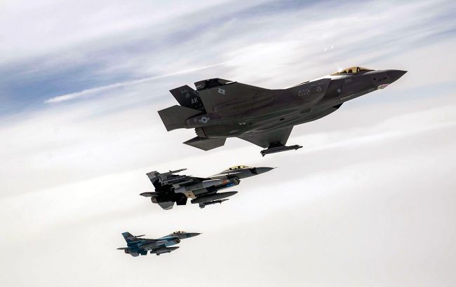US deploys fifty F-35 nuclear bomb carriers to Britain - The Telegraph