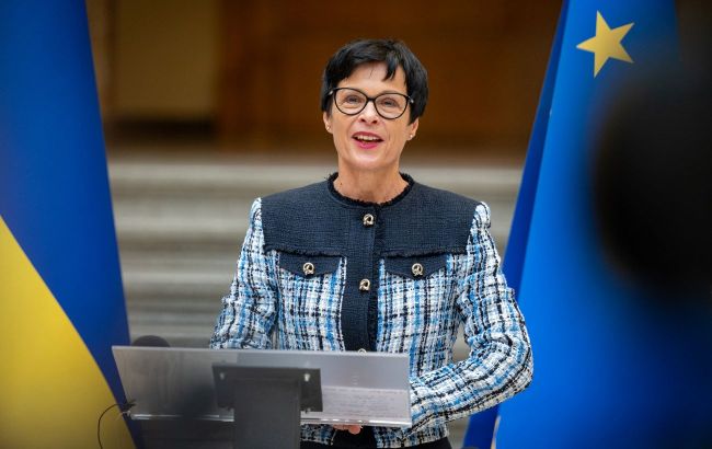 EU enlargement commissioner arrives in Ukraine for key accession talks