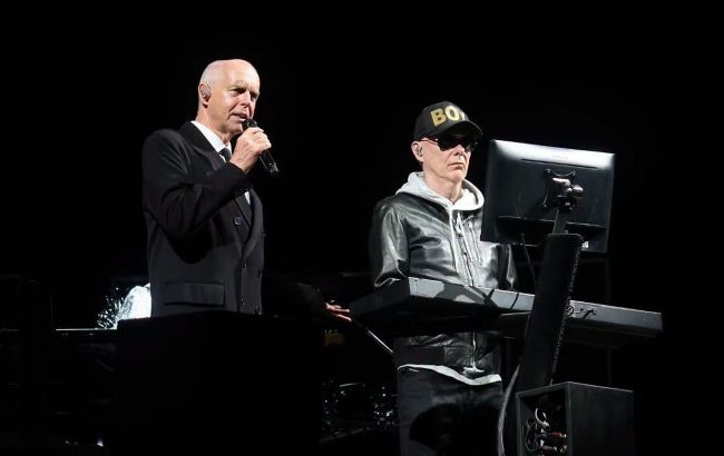 'Who washes Putin&rsquo;s underpants?': British band Pet Shop Boys mock Russian dictator