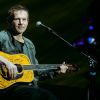 Kyiv strike: Ukrainian star Vakarchuk sings for citizens in subway station