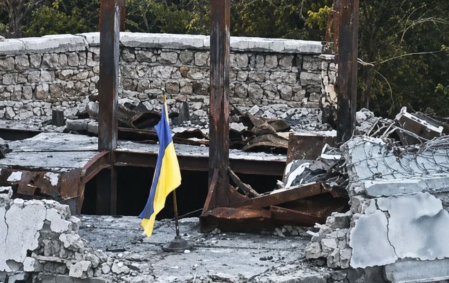 Ukraine's troops raise flag on Kinburn Spit, Russian forces retreat