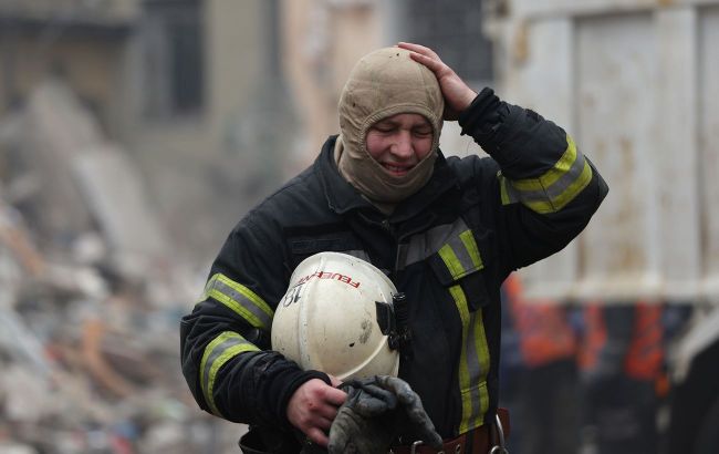 Shahed debris hit residential building in Odesa, fire broke out