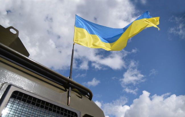 Ukrainian Armed Forces install flag in Kozachi Laheri on left bank of Kherson region