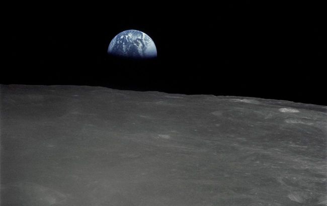 Space probe reveals stunning view of Earth from Moon's back