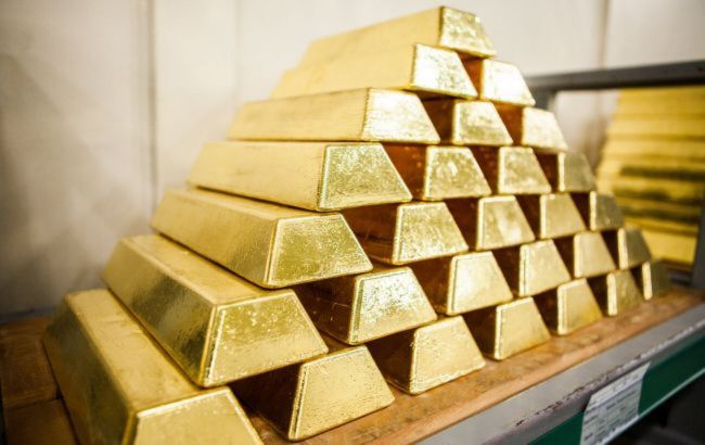 Iran tensions and Trump tariffs push gold prices to record high
