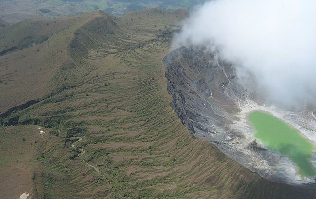 Mysterious volcano awakened after 40 years of dormancy: Scientists declare red alert