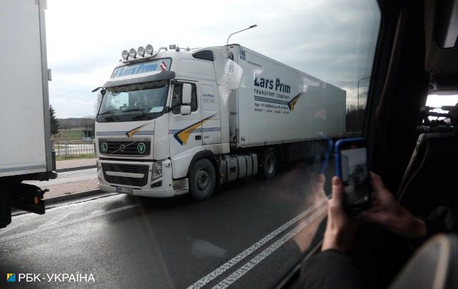 Queue of trucks over 20 kilometers long: RBC-Ukraine photo report from Polish border