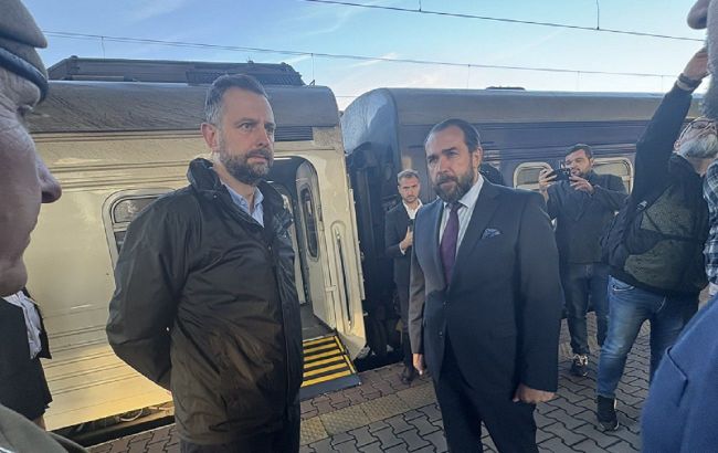 Poland's defense chief arrives in Kyiv with top military delegation