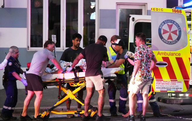 Sydney attack leaves 12 dead, authorities search for third suspect
