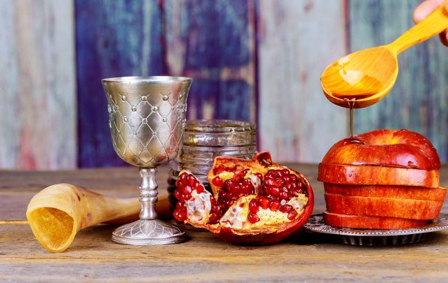 What to give for Rosh Hashanah: Traditional gifts for Jewish New Year