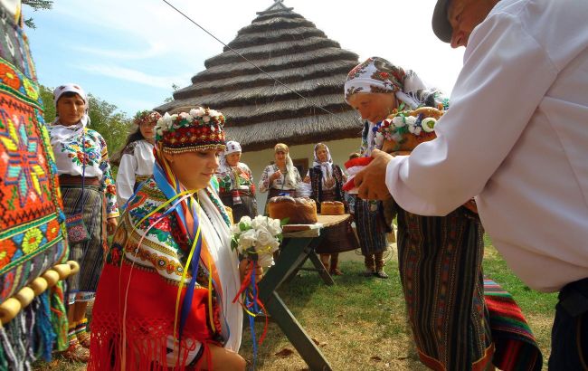 Ancient Ukrainian wedding rituals: Meaning and what traditions survive today