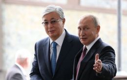 Kazakh president tells Putin it's time to freeze war against Ukraine